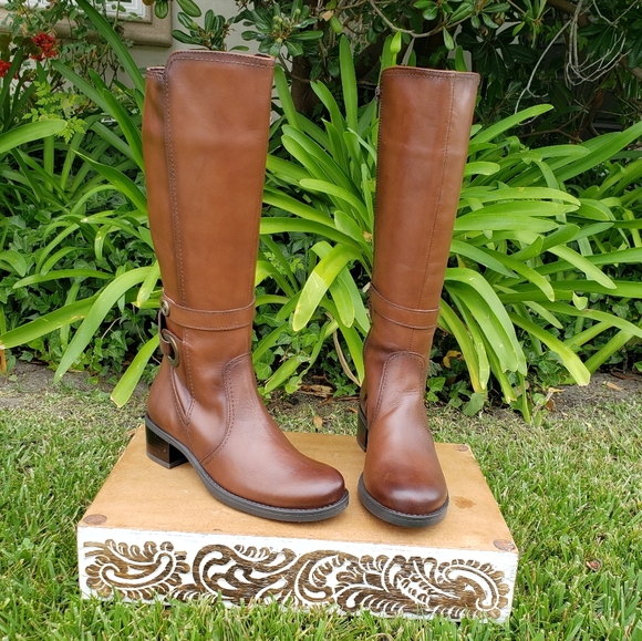Gorgeous David Tate x Nordstrom Italian-Made Cognac Leather Boots - Picture 9 of 9